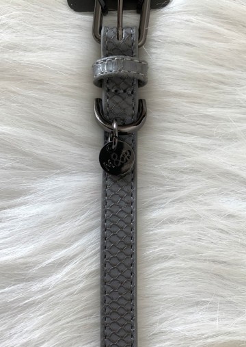 Milk and Pepper Safira Grey Halsband Details