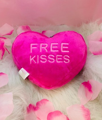 Huxley & Kent Free Kisses Heart