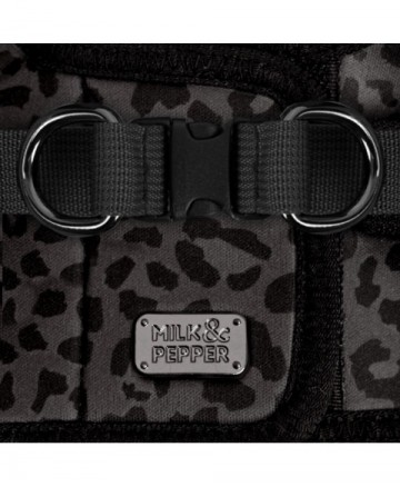 Milk and Pepper Tanzania Harnas Sluiting